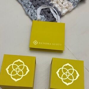 Kendra Scott Gold Logo Gift Set